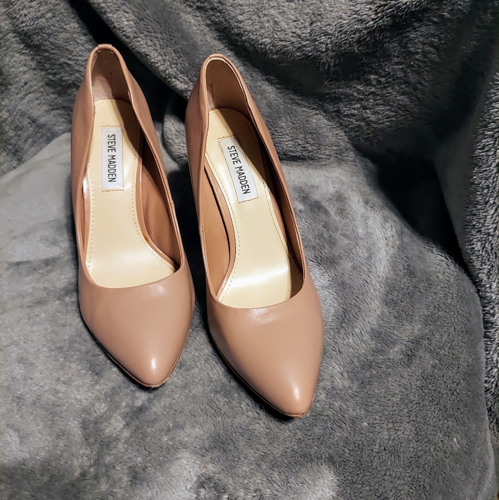Steve Madden Galleryy Nude Pump